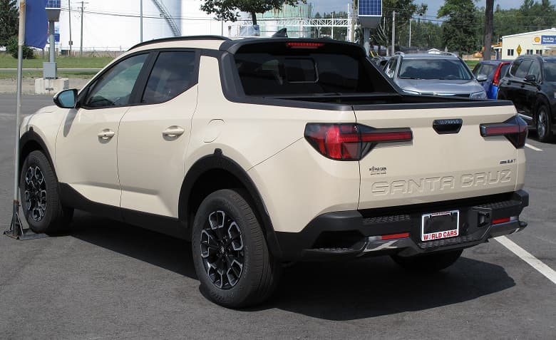 Такой Hyundai в России еще не продавали. В РФ уже можно заказать Hyundai Santa Cruz в 8-ступенчатым «автоматом» и мотором 2,5 л