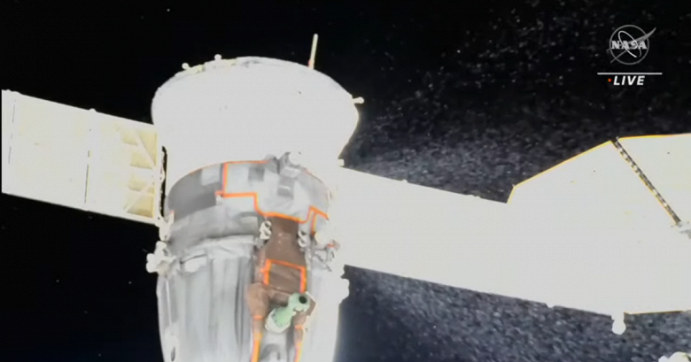 Роскосмос прояснил ситуацию с утечкой из российского «Союз МС-22» на МКС. И видео утечки
