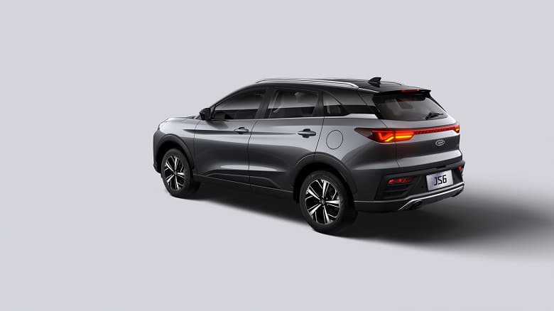 Младший брат «Москвича 3». В России представлен кроссовер JAC JS6, названы цены