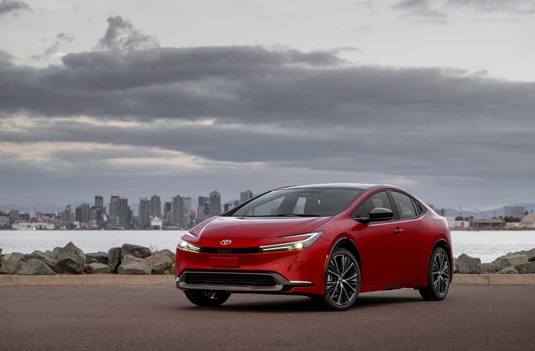 Расход 5 л на 100 км и 199 л.с. за 27 450 долларов. В США назвали стоимость совершенно нового Toyota Prius 2023