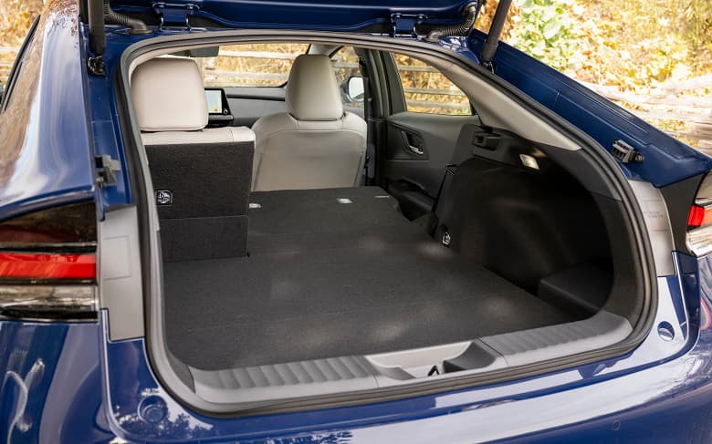 Расход 5 л на 100 км и 199 л.с. за 27 450 долларов. В США назвали стоимость совершенно нового Toyota Prius 2023