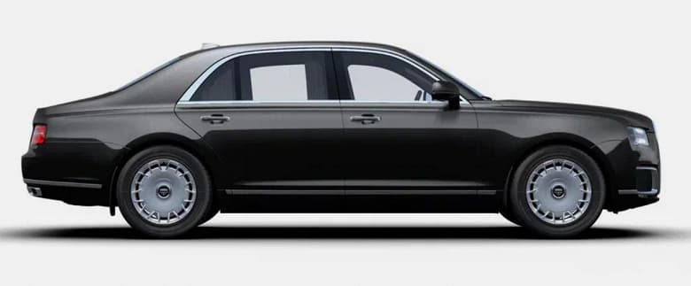 Официальный дилер продает бронированный седан Aurus. За стоимость одного автомобиля можно купить целый автопарк