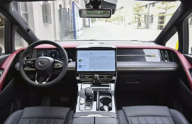 Семь мест, 190 л.с. и габариты больше, чем у Toyota Alphard. «Король радиаторных решёток» GAC Trumpchi M8 добрался до России