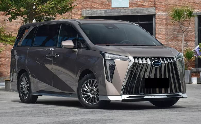 Семь мест, 190 л.с. и габариты больше, чем у Toyota Alphard. «Король радиаторных решёток» GAC Trumpchi M8 добрался до России
