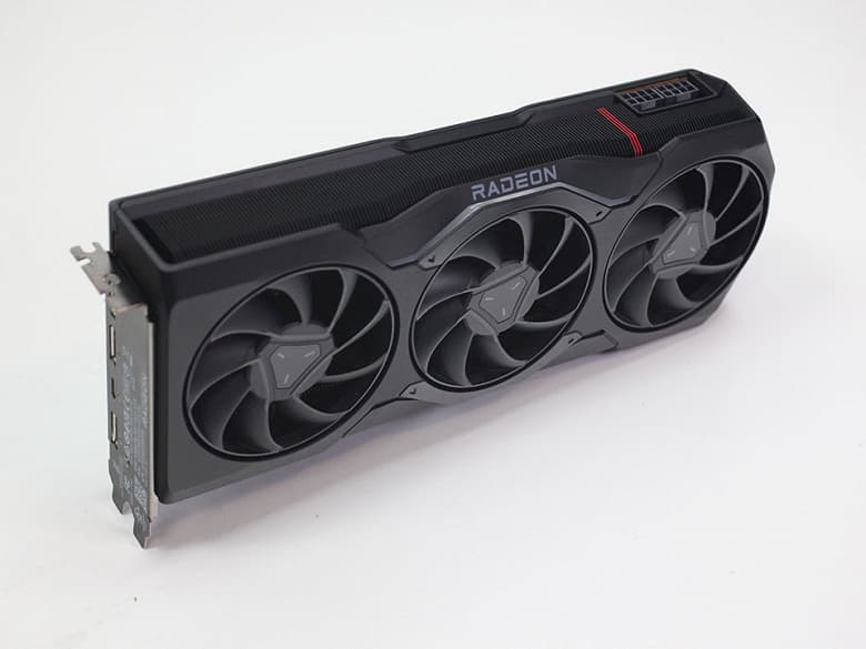 Radeon RX 7900 XT и XTX в сравнении с GeForce RTX 4080. Появились фотографии с распаковкой новинок AMD