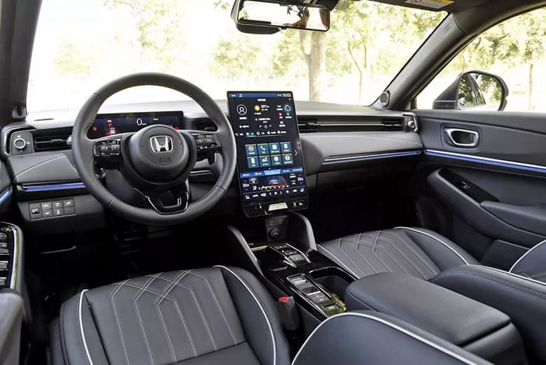 Кроссовер Honda HR-V третьего поколения с электромотором мощностью 183 л.с. докатился до России. Сколько за него просят?