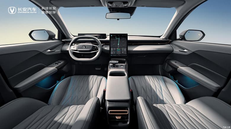 170 л.с., расход 6 л на 100 км и хорошее оснащение недорого. В Китае представлен седан Changan Lamore – конкурент Chery Arrizo 8