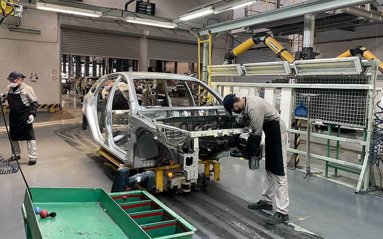 Российские автозаводы смогут приобретать лицензии на выпуск автомобилей иностранной разработки Российские автозаводы смогут приобретать лицензии на выпуск автомобилей иностранной разработки