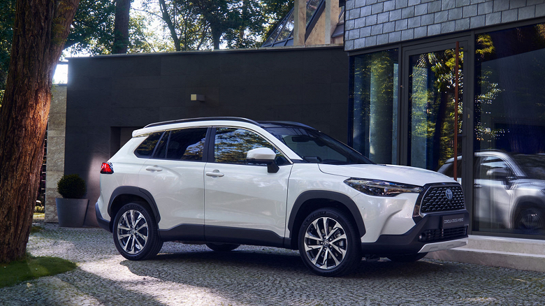 Кроссоверы Toyota Corolla Cross в России стали доступнее