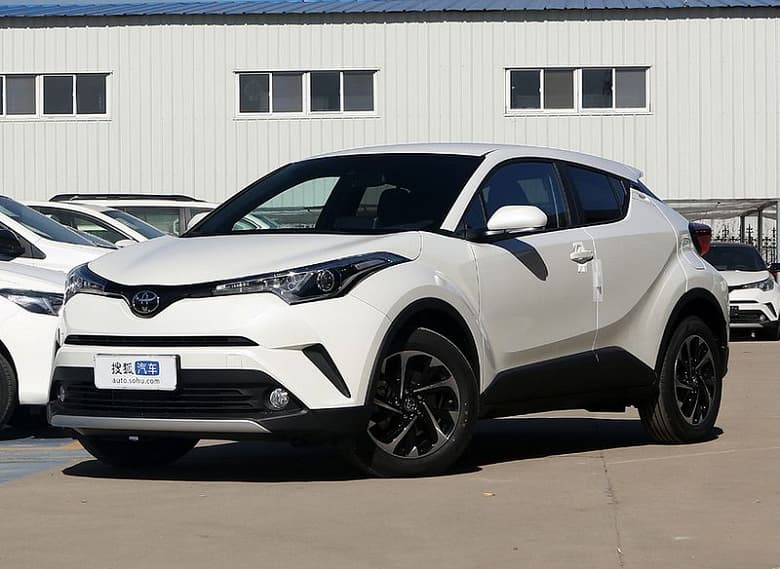 В Россию привезли кроссовер Toyota Izoa (CH-R). Оснащение богатое, но и цена немалая