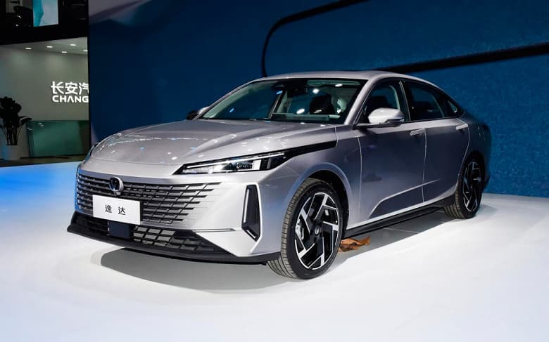 Новый конкрент Toyota Camry из Китая: представлен седан D-класса Changan Yida Новый конкрент Toyota Camry из Китая: представлен седан D-класса Changan Yida