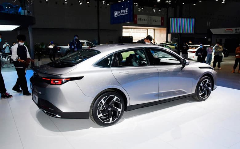 Новый конкрент Toyota Camry из Китая: представлен седан D-класса Changan Yida