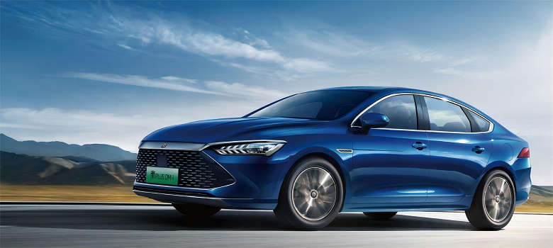 В России начались продажи гибрида BYD Qin Plus DM-i: цена уже объявлена