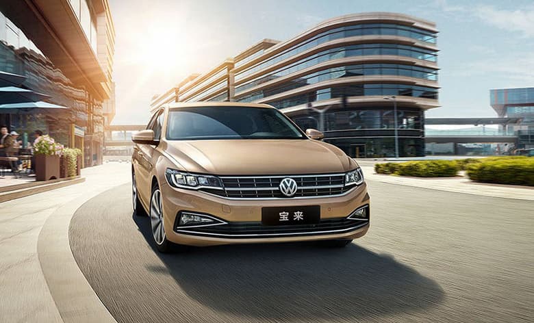 Теперь мощнее, динамичнее и дешевле: в Россию приехали новые Volkswagen Bora из Китая Теперь мощнее, динамичнее и дешевле: в Россию приехали новые Volkswagen Bora из Китая