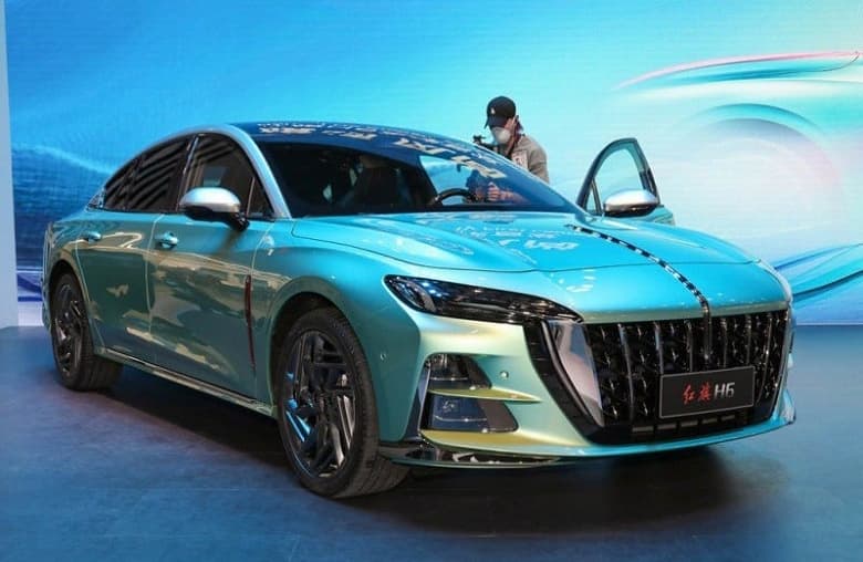 248 л.с., 8-ступенчатый «автомат», 5 метров длины. Представлен люксовый седан Hongqi H6, он может доехать до России 248 л.с., 8-ступенчатый «автомат», 5 метров длины. Представлен люксовый седан Hongqi H6, он может доехать до России