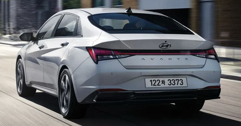В России начали продавать новый Hyundai Avante (Elantra). Дилер также предлагает Hyundai Grandeur