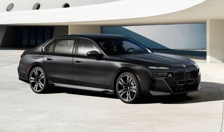 544 л.с., полный привод и огромные «ноздри» за 12,6 млн рублей. Дилеры в России начали продавать новейшую BMW 7 серии (G70)