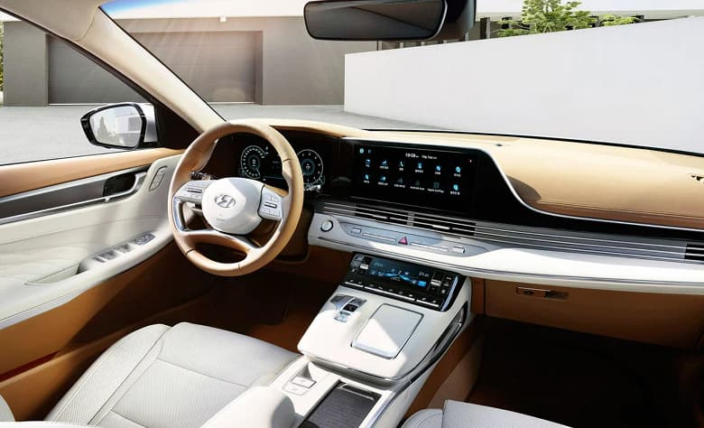 В России начали продавать новый Hyundai Avante (Elantra). Дилер также предлагает Hyundai Grandeur