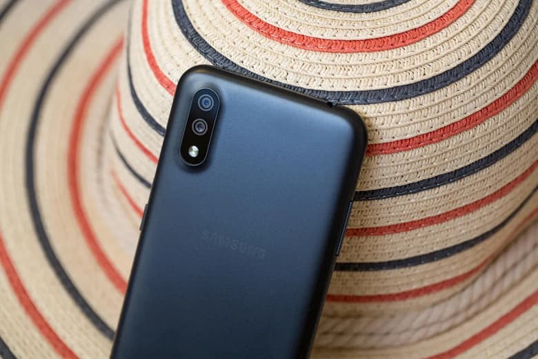 Samsung снова показала всем, как надо. Компания обновила Android у очень бюджетного Galaxy A01 из 2019 года