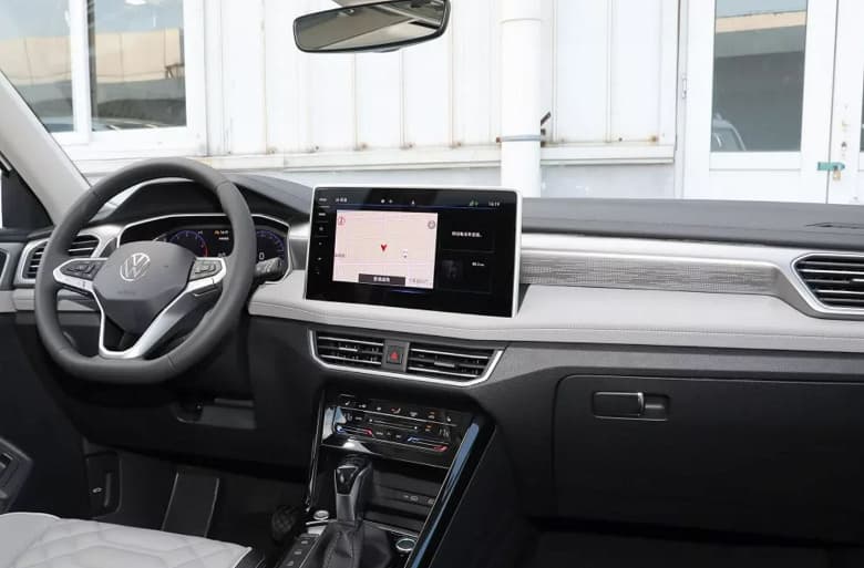 В РФ появился «родной брат» Tiguan. Крупный российский дилер открыл предзаказ на кроссовер Volkswagen Tayron