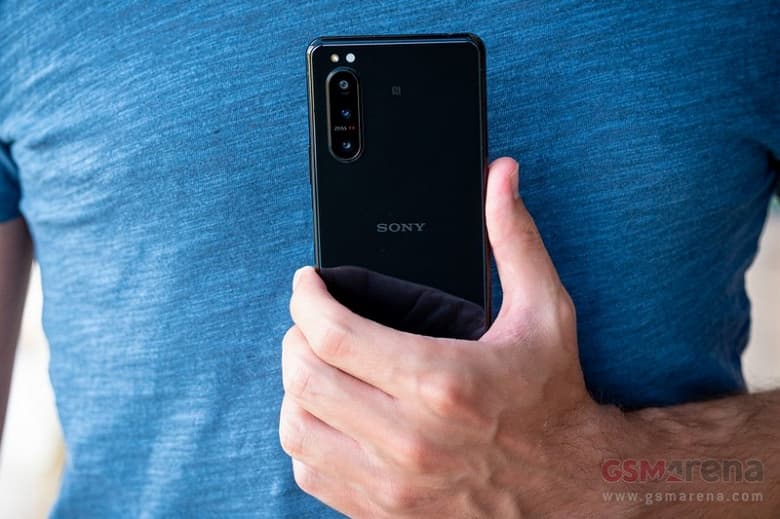 Sony Xperia 5 II получил стабильную Android 12 в России и других странах
