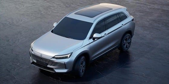 Расход 5,3 л на 100 км и 1267 км на одном баке. В Китае начали принимать заявки на гибридный кроссовер Skyworth HT-i