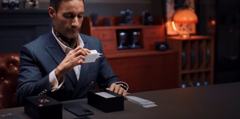 Зрелищная распаковка Xiaomi 12 Pro: зарядное устройство на 120 Вт в комплекте