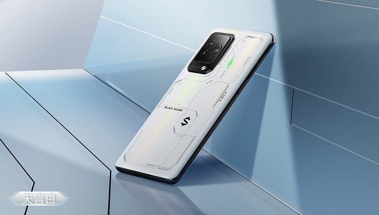 144 Гц, 4650 мА·ч и 120 Вт, 16 ГБ ОЗУ, 108 Мп и Snapdragon 8 Gen 1. Представлен игровой флагман Black Shark 5 Pro