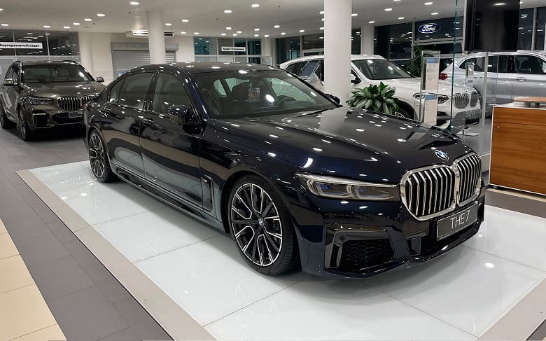 Россиян лишили Audi A6 и A8, BMW 5-Series, Volkswagen Touareg, Volvo XC60 и XC90. США запретили ввоз почти всех автомобилей в Россию, а ЕС – всех авто дороже 50 000 евро