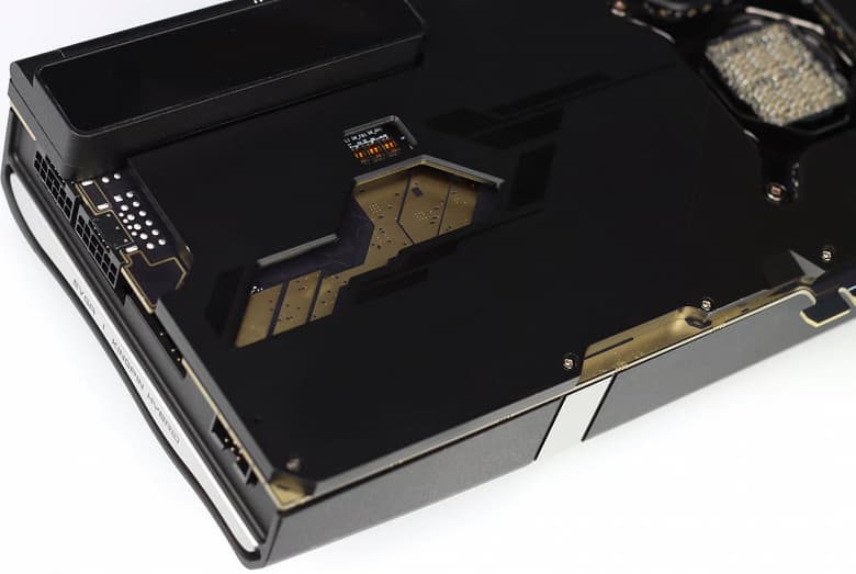 Видеокарта, на которую можно подать до 1200 Вт мощности. EVGA GeForce RTX 3090 Ti Kingpin Hybrid получила два новых разъёма питания
