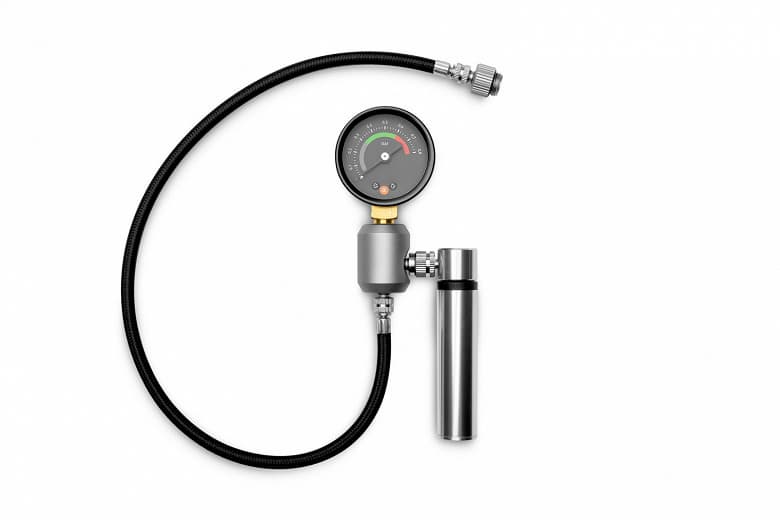 Тестер EK-Loop Leak Tester Flex с гибким подключением позволяет проверить СЖО на предмет возможных утечек