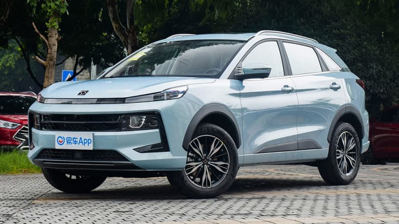 Автопарковщик, адаптивный круиз-контроль, камеры кругогового обзора, недорого. В России выйдет напичканный технологиями кроссовер JAC S6