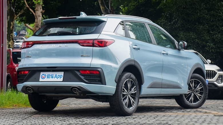 Автопарковщик, адаптивный круиз-контроль, камеры кругогового обзора, недорого. В России выйдет напичканный технологиями кроссовер JAC S6