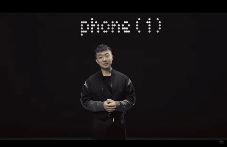 Анонсирован совершенно ни на что не похожий флагман c прозрачной крышкой, собственной ОС и перспективой получения Android 15. Nothing Phone (1) выйдет летом