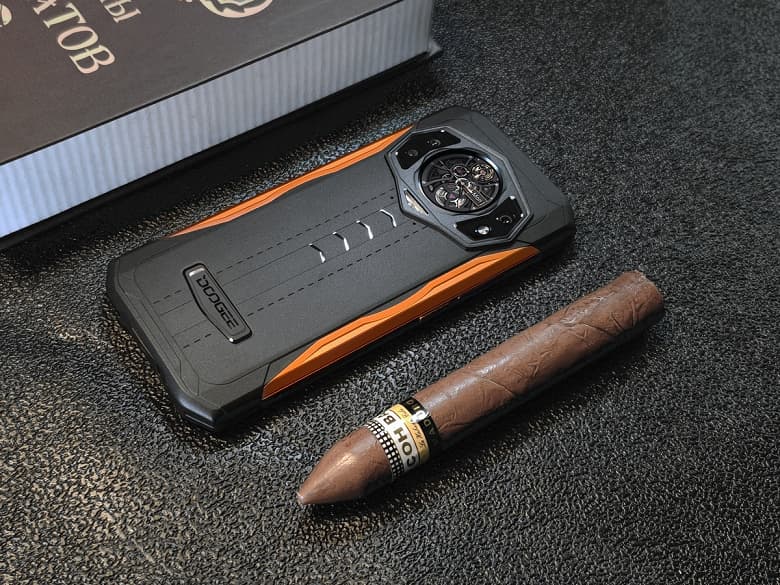 Неубиваемый смартфон с двумя экранами, IP69K, NFC, беспроводной зарядкой и Android 12 с большой скидкой. Doogee S98 выйдет 28 марта