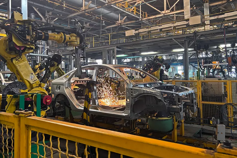 «АвтоВАЗ» полностью перейдёт на четырехдневный режим работы из-за проблем с комплектующими