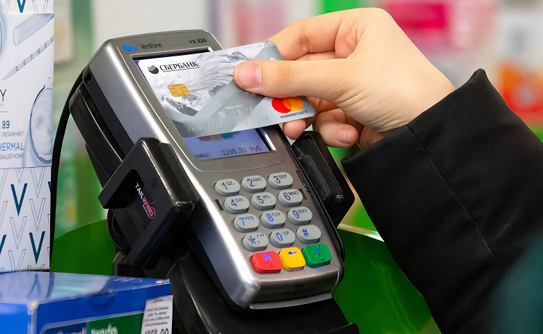 Банки урезают кешбэк по картам из-за новых требований Центробанка