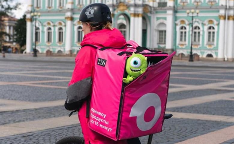Сервис быстрой доставки еды «Самокат» закрылся в 15 городах
