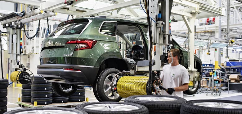 Из-за военной спецоперации на Украине производство машин в России рухнуло более чем вдвое