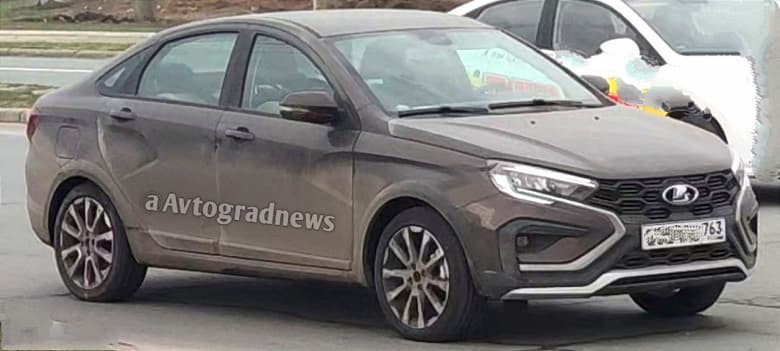 Совершенно новый Lada Vesta Cross замечен на дорогах: живые фото