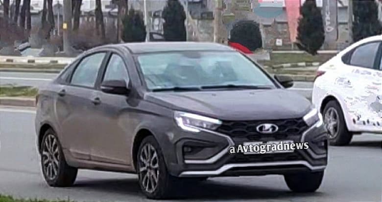 Совершенно новый Lada Vesta Cross замечен на дорогах: живые фото