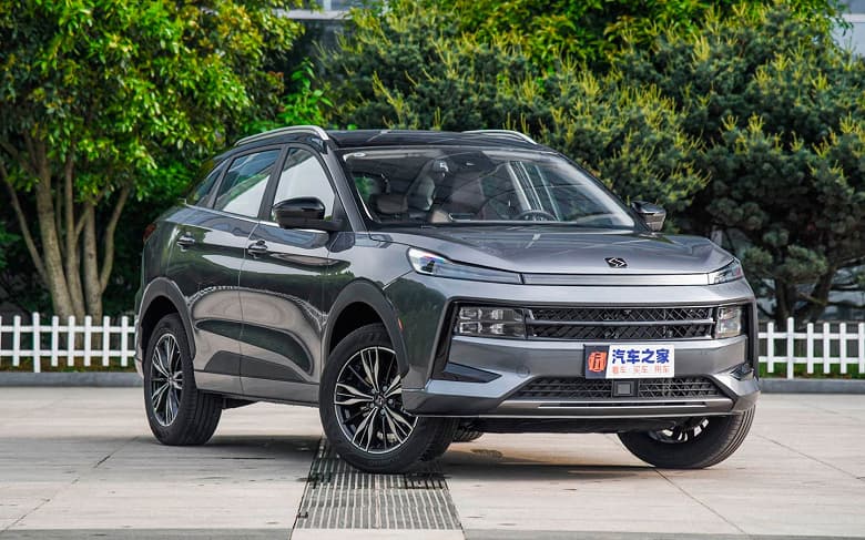 В России выходит новый кроссовер JAC S6: все характеристики уже известны