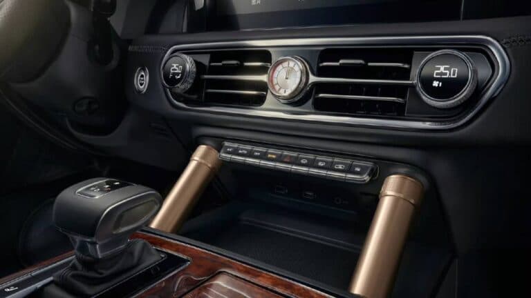 «Китайский Rolls-Royce». Опубликованы характеристики и официальные изображения Hongqi LS7