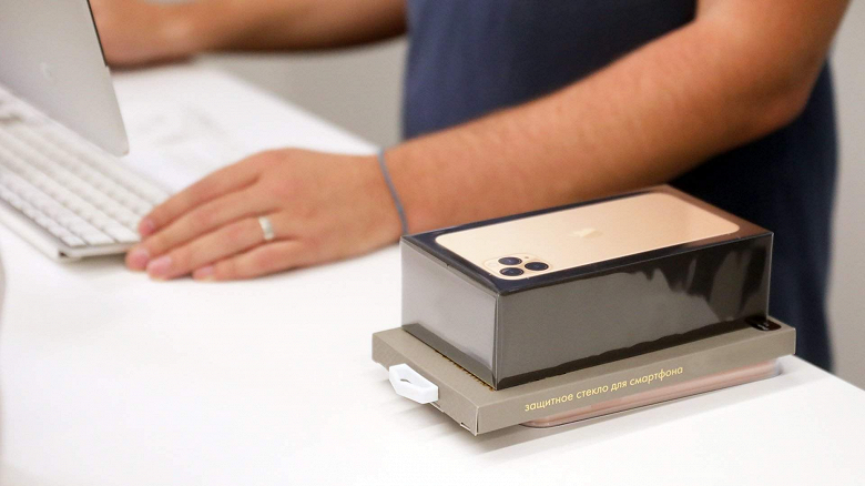 В Россию разрешили ввозить Apple, Samsung и Tesla без согласия компаний