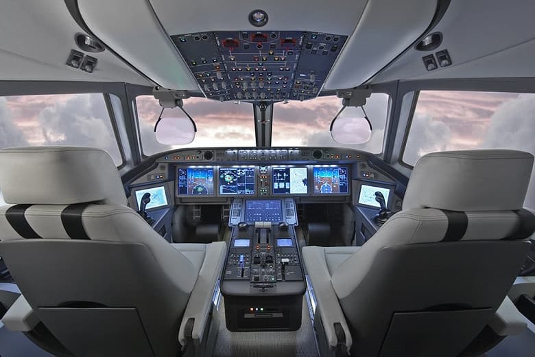 Тотальное импортозамещение: Ростех создал отечественное оборудование связи для самолета МС-21, а МАДИ работает на над спецтехникой для аэропортов