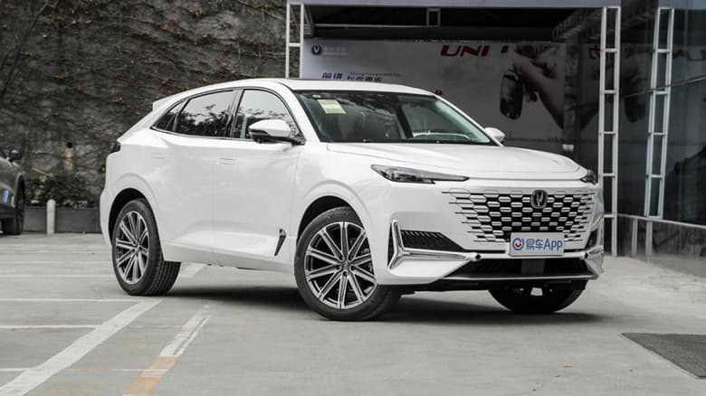 Стоимость доставки китайских автомобилей выросла с 1000 до 7000 долларов. Где застряли предназначенные для России Changan