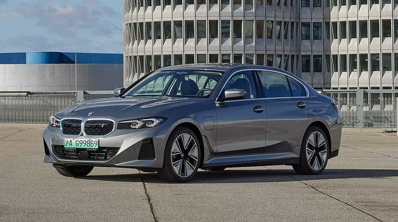 BMW выпустила новый электромобиль i3, но он не имеет ничего общего с культовой машиной десятилетней давности BMW выпустила новый электромобиль i3, но он не имеет ничего общего с культовой машиной десятилетней давности