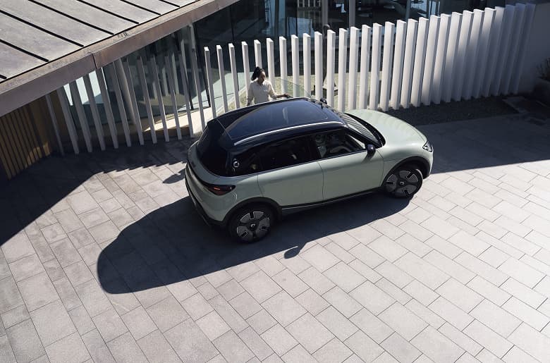 Детище Mercedes-Benz и Geely мощностью 272 л.с. и массой 1,8 т: представлен самый крутой Smart в истории