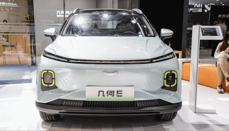 Цена от 13 000 долларов, мощность 81 л.с. и запас хода до 400 км. Geely показала недорогой электрический кроссовер Geometry E