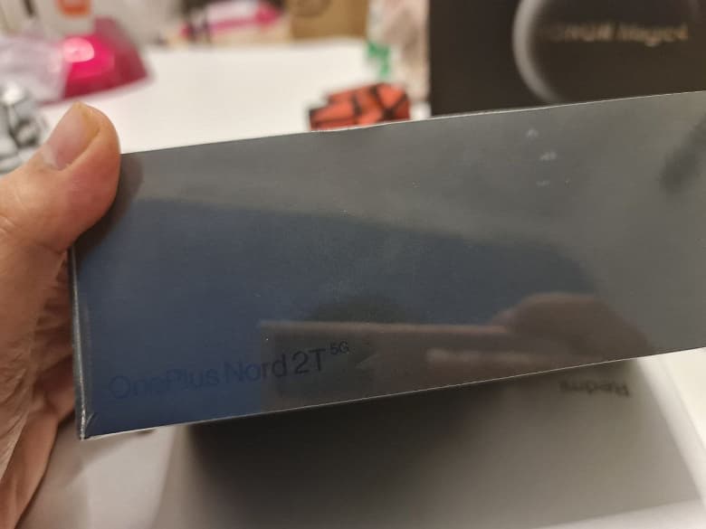 620 000 баллов в AnTuTu, 12 ГБ ОЗУ и 256 ГБ флеш-памяти. OnePlus Nord 2T показали на живых фото перед анонсом